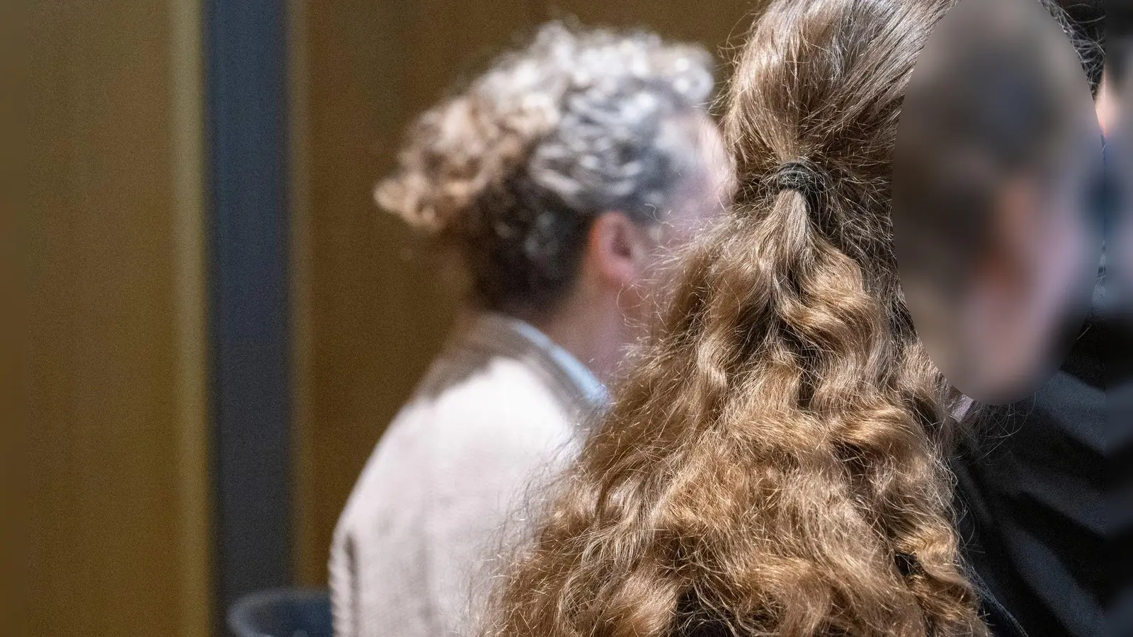 Mutter und Großmutter müssen sich nach einer misslungenen Hausgeburt vor Gericht verantworten. (Foto: Stefan Puchner/dpa)