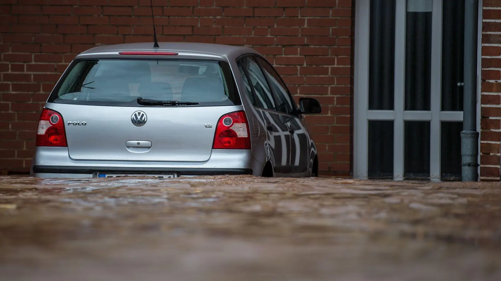 Versicherungsschutz bei Überschwemmungsschäden: Teil- und Vollkaskoversicherungen decken Elementarereignisse typischerweise ab. (Foto: Silas Stein/dpa/dpa-tmn)