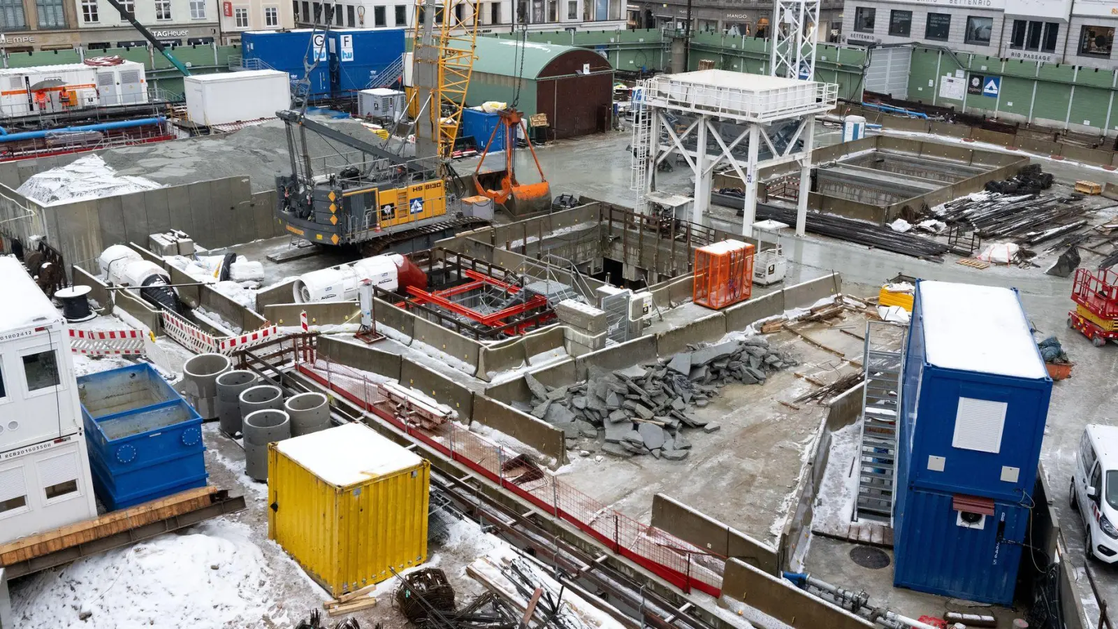 Die eigentliche Baustelle ist tief unter dem Boden: die neue S-Bahn-Haltestelle Marienhof in München (Archivbild). (Foto: Sven Hoppe/dpa)