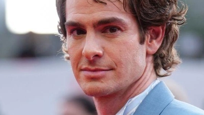 Andrew Garfield spielt in „Artificial“ den OpenAI-CEO Sam Altman. (Archivbild) (Foto: Scott A Garfitt/Invision/AP/dpa)