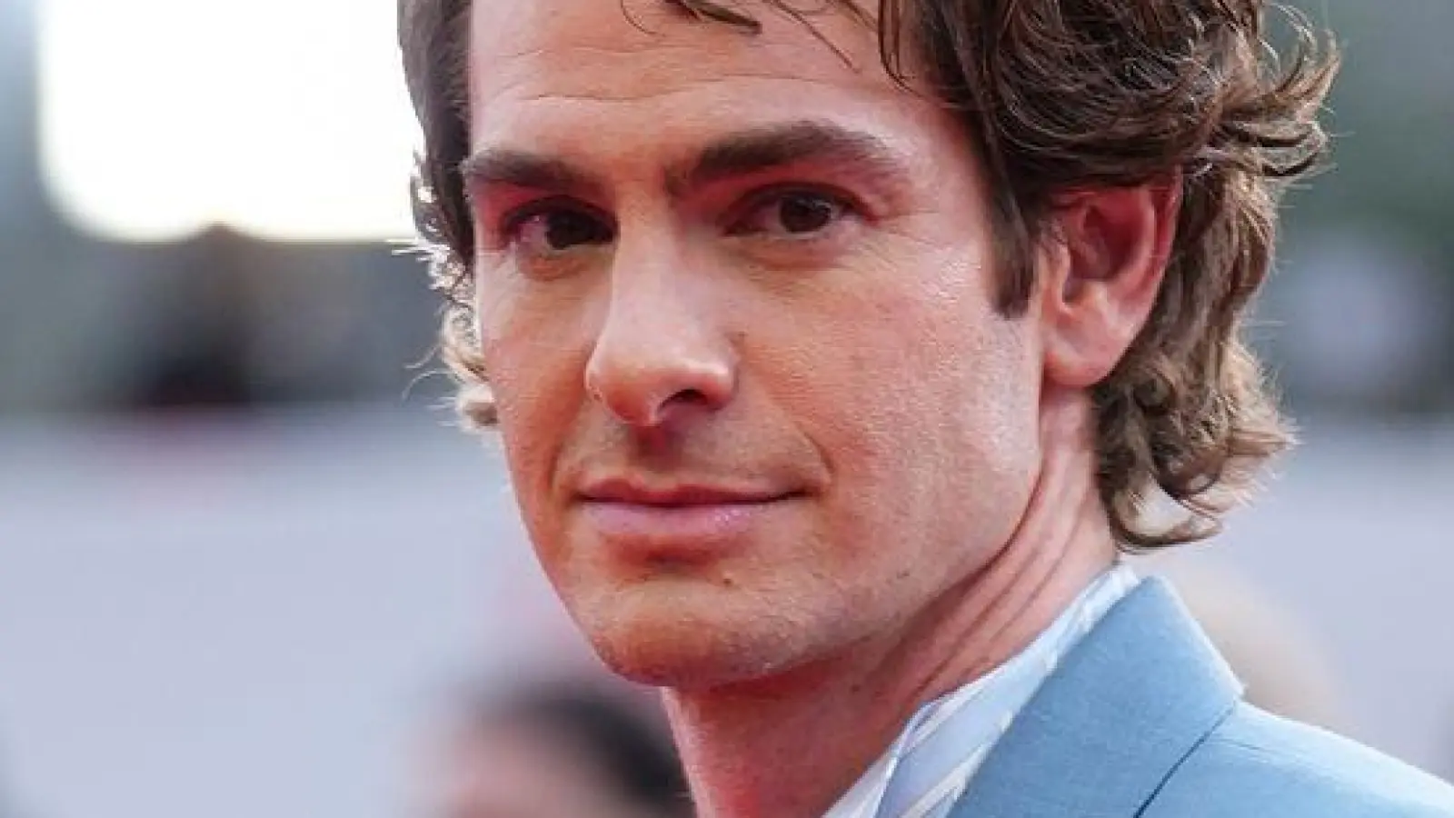 Andrew Garfield spielt in „Artificial“ den OpenAI-CEO Sam Altman. (Archivbild) (Foto: Scott A Garfitt/Invision/AP/dpa)