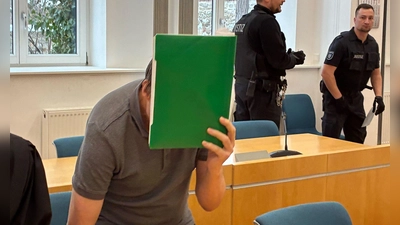 Der frühere Lehrer wurde wegen dutzendfachen Missbrauchs von Schülerinnen zu mehreren Jahren Haft verurteilt.  (Foto: Marie Frech/dpa)