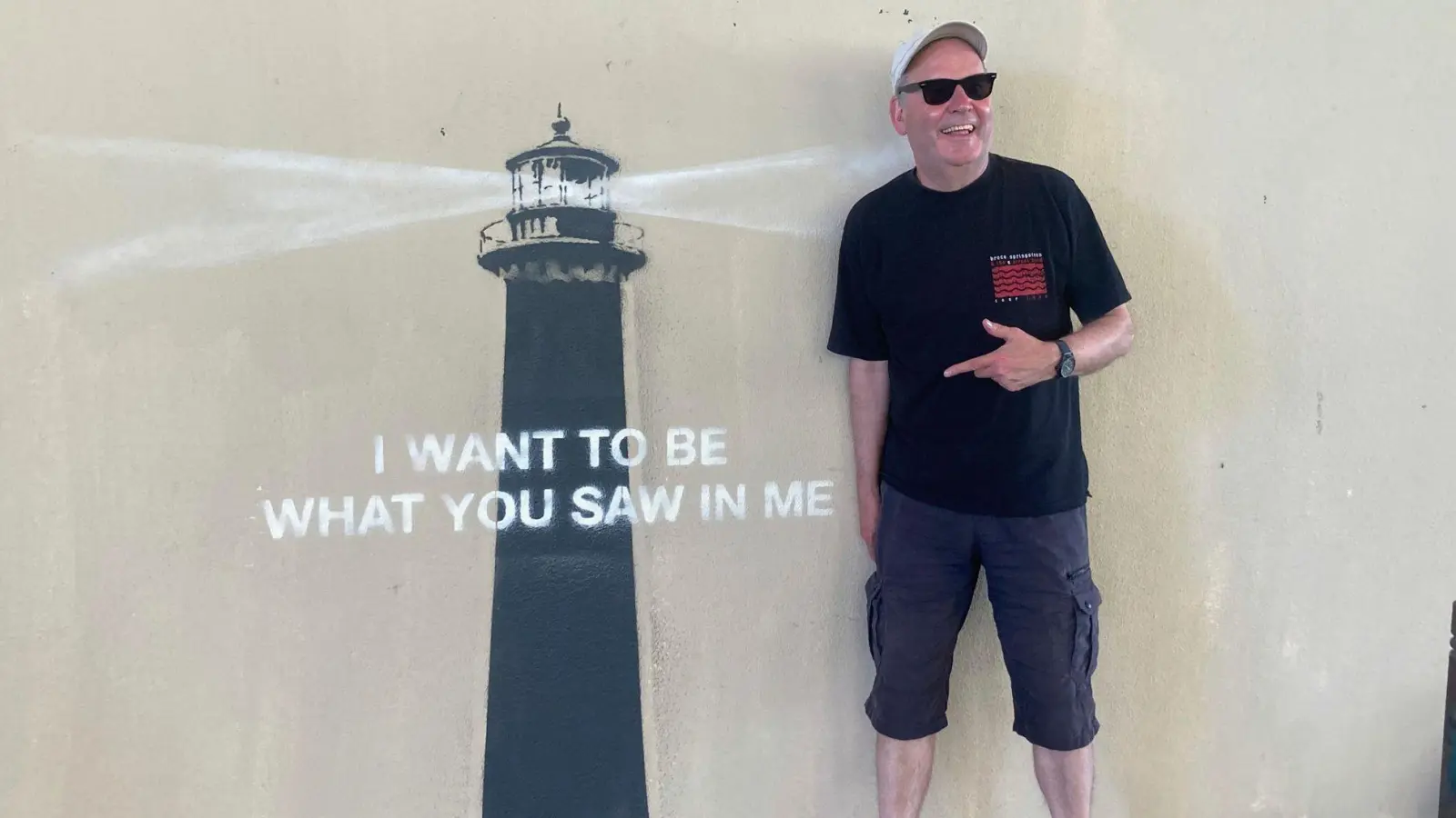 Ein neues Werk des Straßenkünstlers Banksy ist im südfranzösischen Marseille entstanden. (Foto: Bishr Eltoni/AP/dpa)