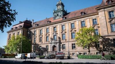 Die Eltern stehen wegen fahrlässiger Tötung vor Gericht in Schweinfurt. (Archivbild) (Foto: Daniel Vogl/dpa)