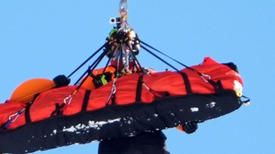 Lindsey Vonn wurde nach ihrem Sturz per Hubschrauber geborgen. (Foto: Jacquelyn Martin/AP/dpa)