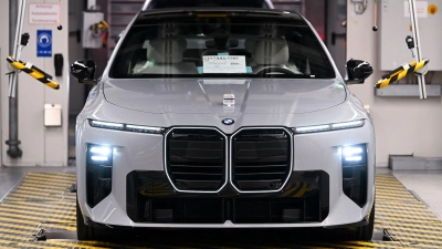 Die neue BMW 7er-Modellreihe wird im Werk Dingolfing gefertigt. (Foto: Sven Hoppe/dpa)