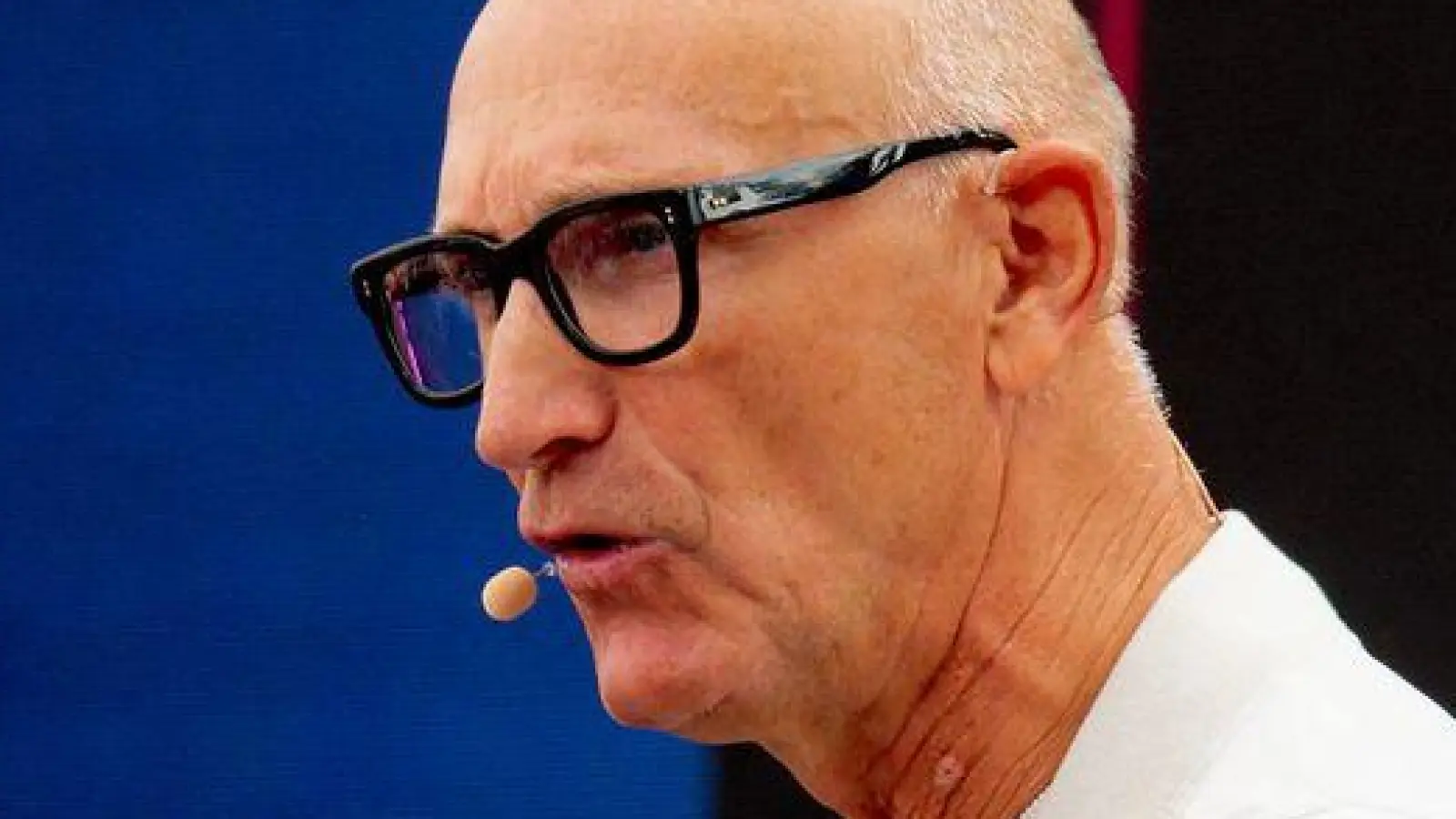 Telekom-Chef Tim Höttges warnt vor Pessimismus beim Thema KI. (Foto: Henning Kaiser/dpa)