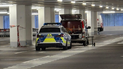 Hier in einer Tiefgarage eines Baumarktes in Regensburg wurde die Leiche im Auto gefunden. (Foto: Moller-Schuh/vifogra/dpa)