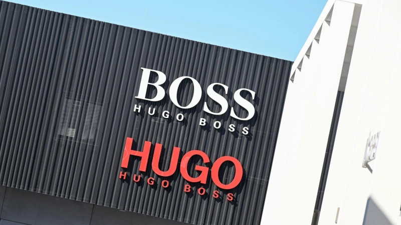 Hugo Boss-Aktie steigt nach Frasers-Offerte deutlich (Foto: Bernd Weißbrod/dpa)