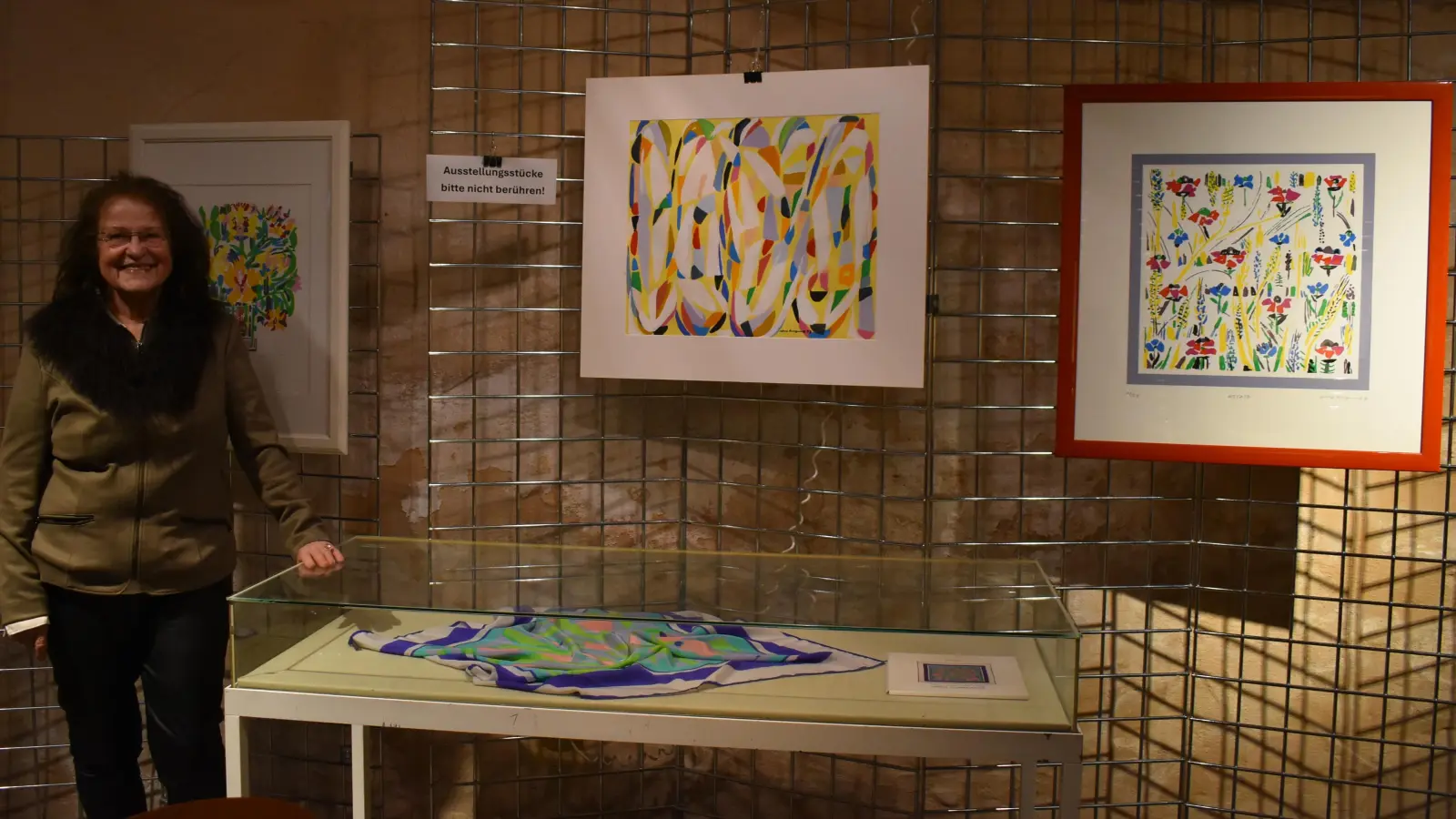 Arbeiten von Hanns Schwarzmaier werden bis Ende April im Gewölbe der Museen im Alten Schloss in Neustadt ausgestellt. Es handelt sich um Werke, die sich im Besitz von Gertraud Geißendörfer und ihrer Familie befinden. (Foto: Ute Niephaus)