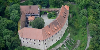 In der Umgebung der Burg Hoheneck können Besucher wandern und im Anschluss die Burg besichtigen.  (Foto: Johannes Hirschlach)