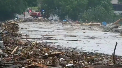 Die Polizeibehörde sprach von einem „katastrophalen Hochwasser“. (Foto: -/KSAT/AP/dpa)