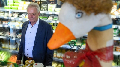Bundesagrarminister Alois Rainer (CSU) besucht in Brandenburg den Bio-Betrieb „Ökodorf Brodowin“ . (Foto: Patrick Pleul/dpa)