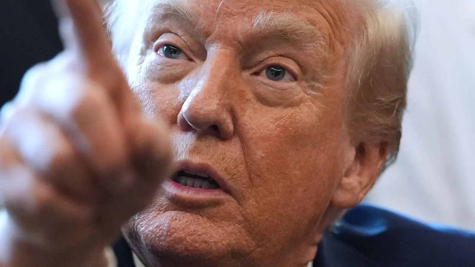 Laut US-Präsident Donald Trump befinden sich Venezuelas Staatschef Maduro und dessen Ehefrau auf einem Schiff in Richtung New York. (Archivfoto) (Foto: Evan Vucci/AP/dpa)