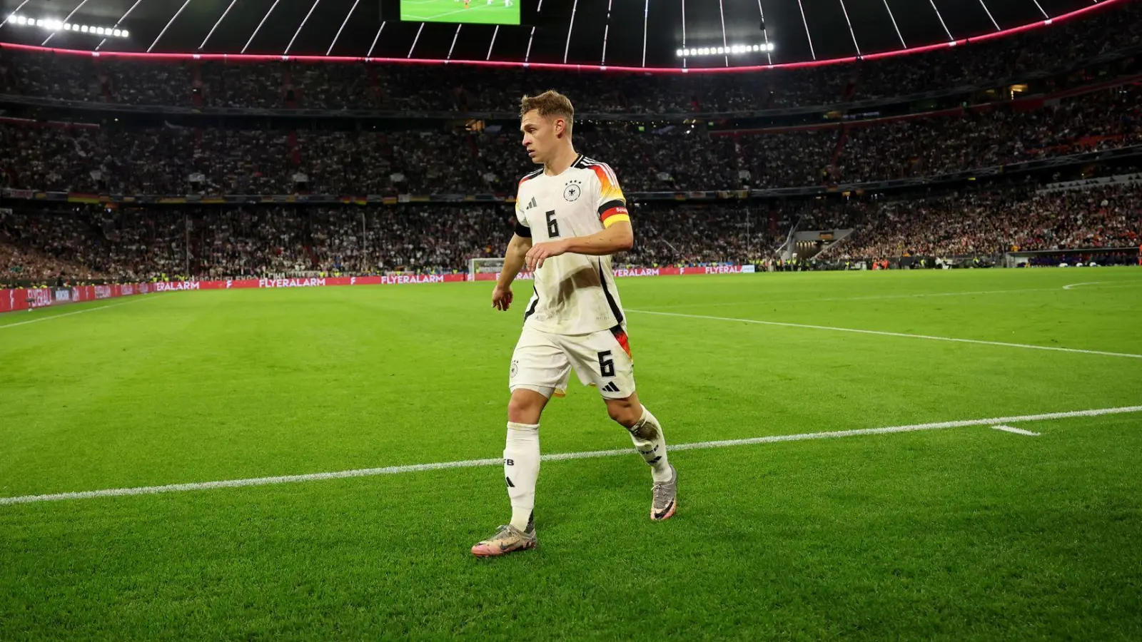 Joshua Kimmich trägt die Kapitänsbinde mit der Erfahrung von 95 Länderspielen. (Foto: Christian Charisius/dpa)