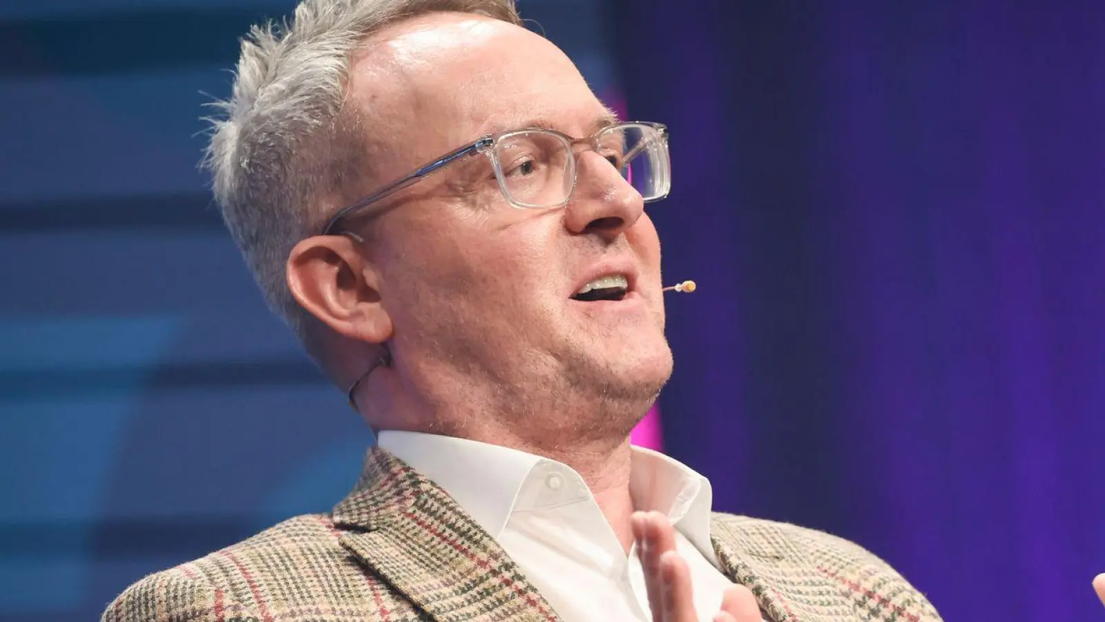 VfB-Boss Alexander Wehrle bleibt im Poker um Deniz Undav entspannt. (Archivbild) (Foto: Christian Charisius/dpa)