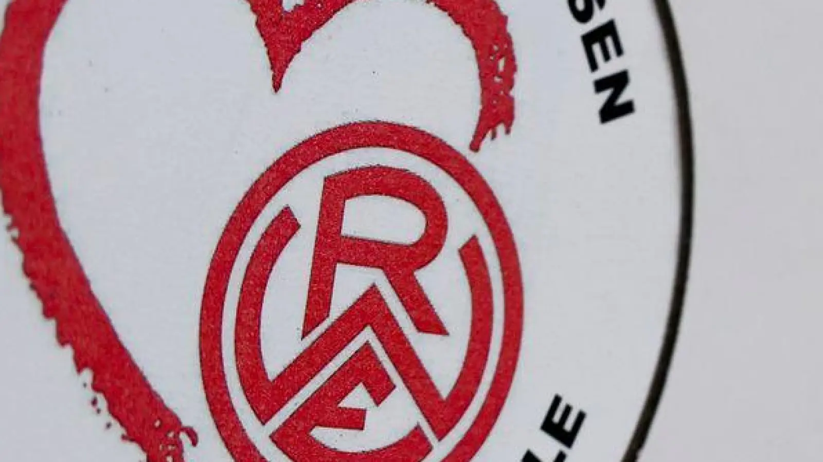 Fanprojekte sollen zu einem sicheren Stadionerlebnis beitragen. (Foto: Christoph Reichwein/dpa)