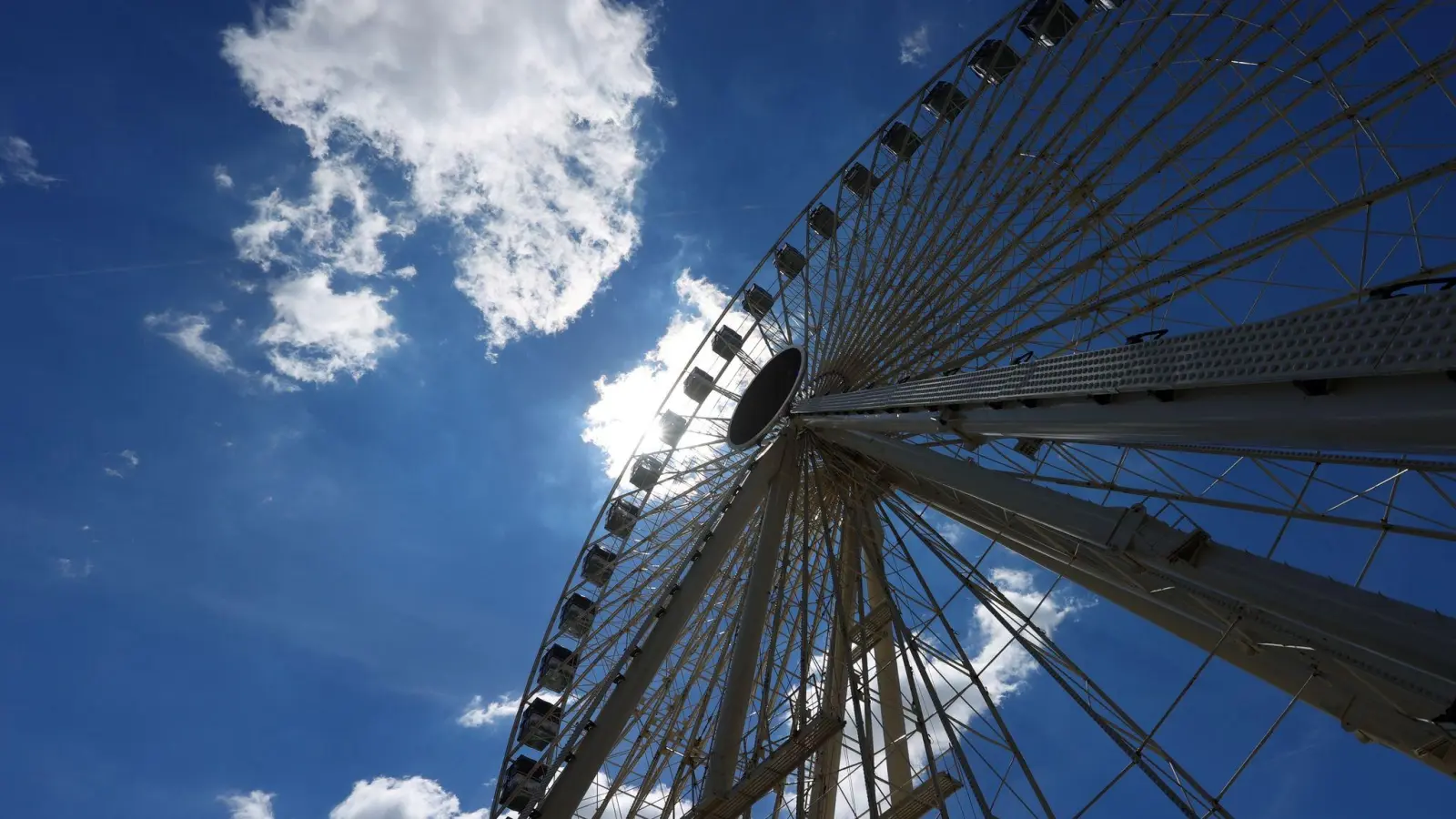 „Layla“ wird auf dem Kiliani-Volksfest in Würzburg nicht zu hören sein. (Foto: Karl-Josef Hildenbrand/dpa)