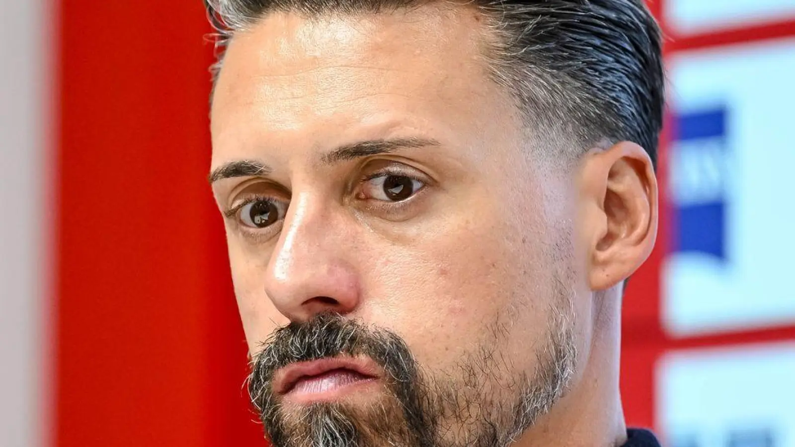 Augsburg-Trainer Sandro Wagner muss die erste Krise seiner noch jungen Bundesliga-Karriere meistern. (Archivfoto) (Foto: Harry Langer/dpa)
