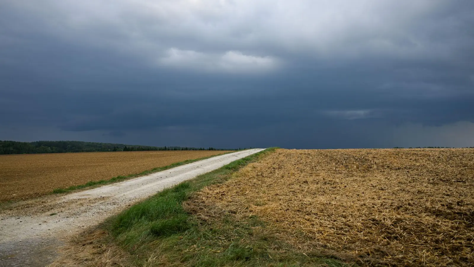In Deutschland wird es nun wieder kühler. (Foto: Marius Bulling/onw-images/dpa)
