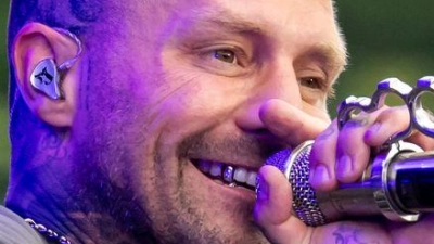 Der deutsche Rapper Kontra K (Maximilian Diehn) hat Taylor Swift von Platz eins in den Album-Charts vertreiben können. (Archivbild) (Foto: Daniel Karmann/dpa)
