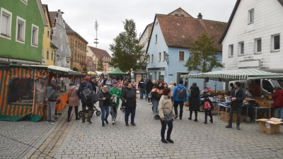 Herbstliches Markttreiben mit regionalen Händlern. (Foto: Peter Tippl)