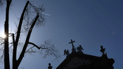 Katholikinnen und Katholiken in Bayern wählen am Sonntag neue Pfarrgemeinderäte. (Symbolbild) (Foto: Karl-Josef Hildenbrand/dpa)