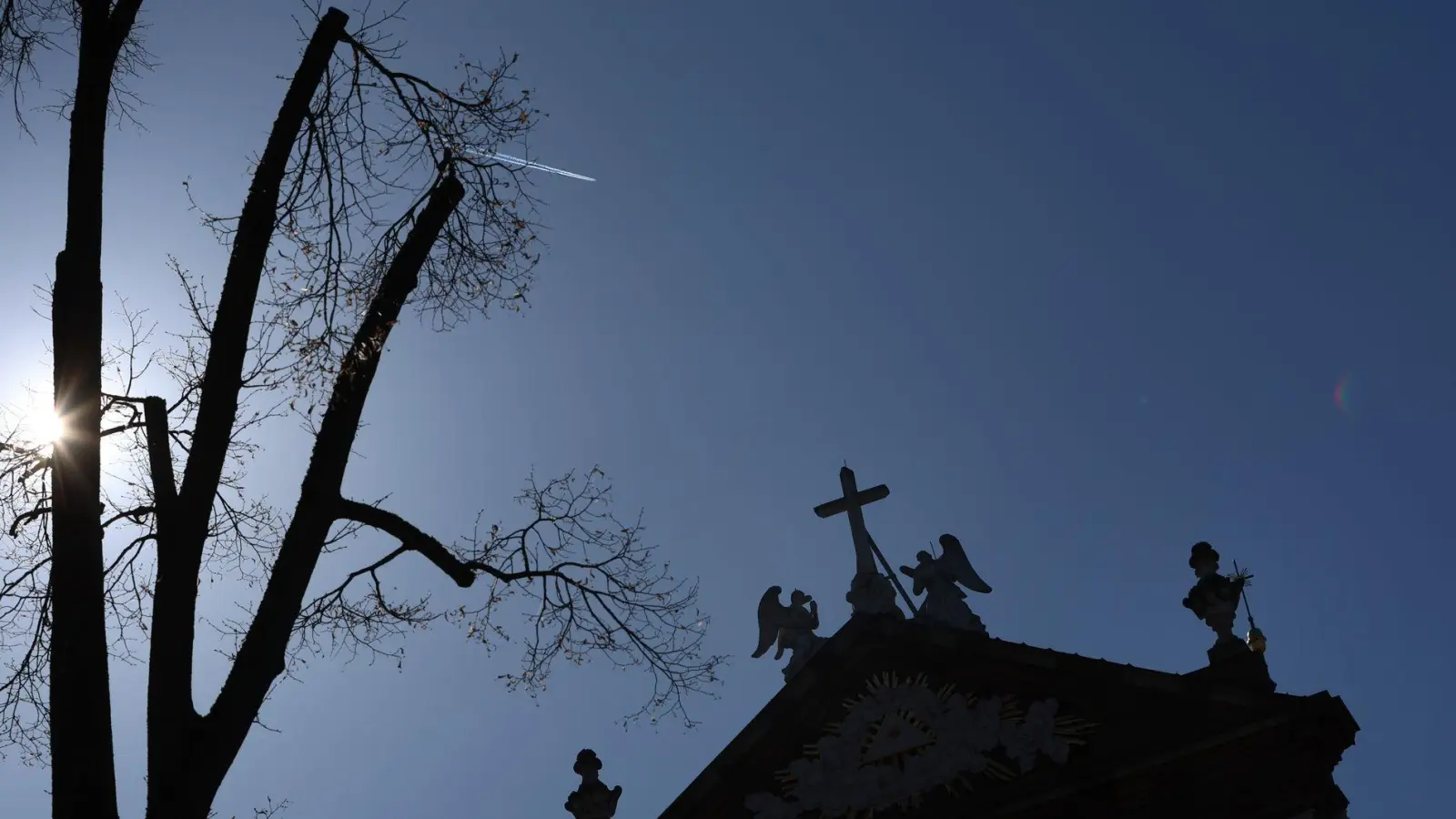 Katholikinnen und Katholiken in Bayern wählen am Sonntag neue Pfarrgemeinderäte. (Symbolbild) (Foto: Karl-Josef Hildenbrand/dpa)