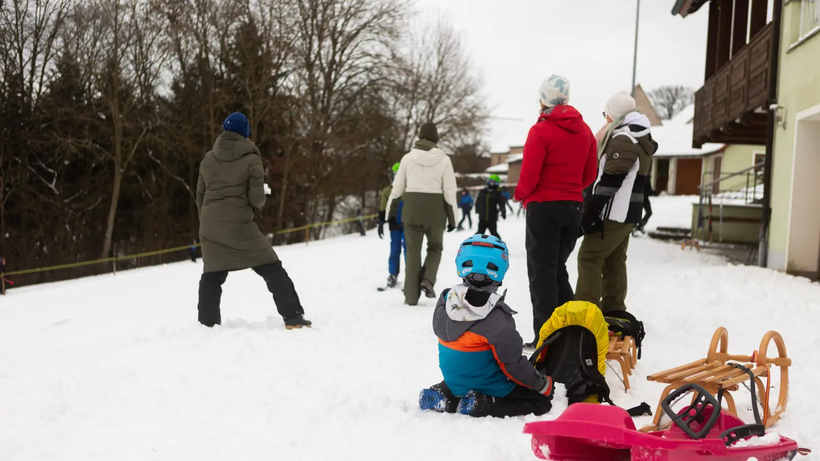 Neben Skifahren stand das Schlittenfahren in Birkach bei Herrieden Hoch im Kurs. (Foto: Evi Lemberger)