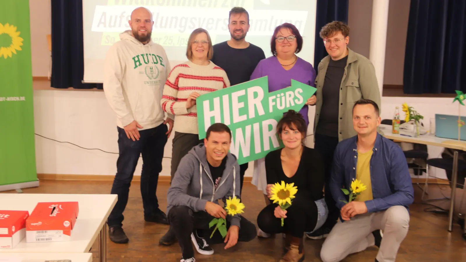 Der Bündnisgrünen-Kreisverband hat als erster im Landkreis Neustadt/Aisch-Bad Windsheim seine komplette, 60-köpfige Kreistagsliste nominiert, im Foto ein Teil Spitzenkandidatinnen und -kandidaten (vorne, von links): Martin Bauer, Kerstin Müller und Martin Weidt sowie - hinten, von links - Philipp Löffler, Ute Burkart, Andreas Hander, Ruth Halbritter und Franziska Baurmann. (Foto: Gabriele Graßl)