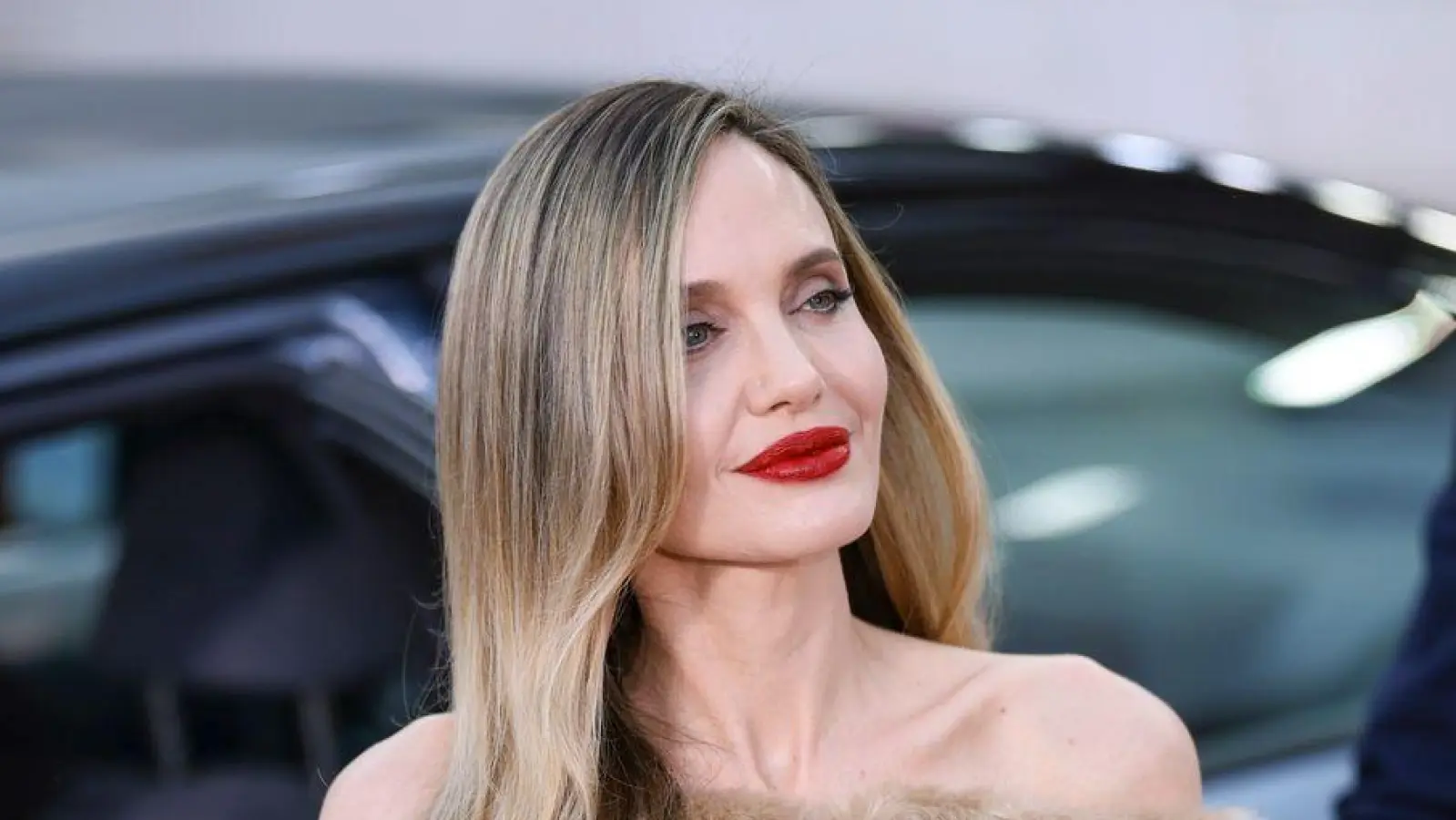 Angelina Jolie vor der Premiere von „Maria“ in Venedig (Archivbild).  (Foto: Vianney Le Caer/Invision/AP/dpa)