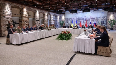 In Istanbul haben erstmals seit drei Jahren ukrainische und russische Vertreter direkte Gespräche über den Ukraine-Krieg geführt. (Foto: Handout/Türkisches Außenministerium/dpa)