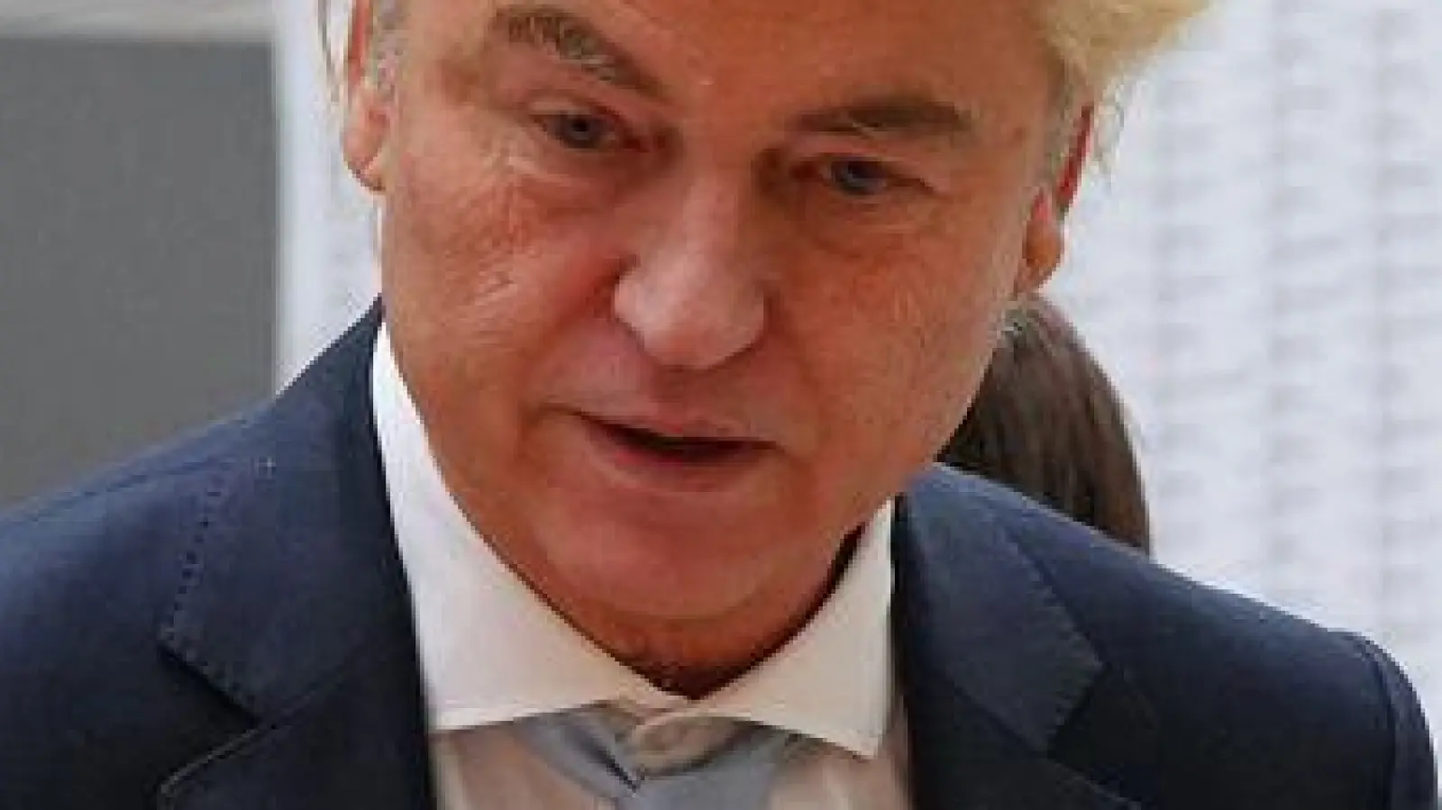Der Rechtspopulist Geert Wilders hat einer ersten Prognose zufolge bei der Parlamentswahl in den Niederlanden seine Position als stärkste politische Kraft eingebüßt. (Foto: Peter Dejong/AP/dpa)