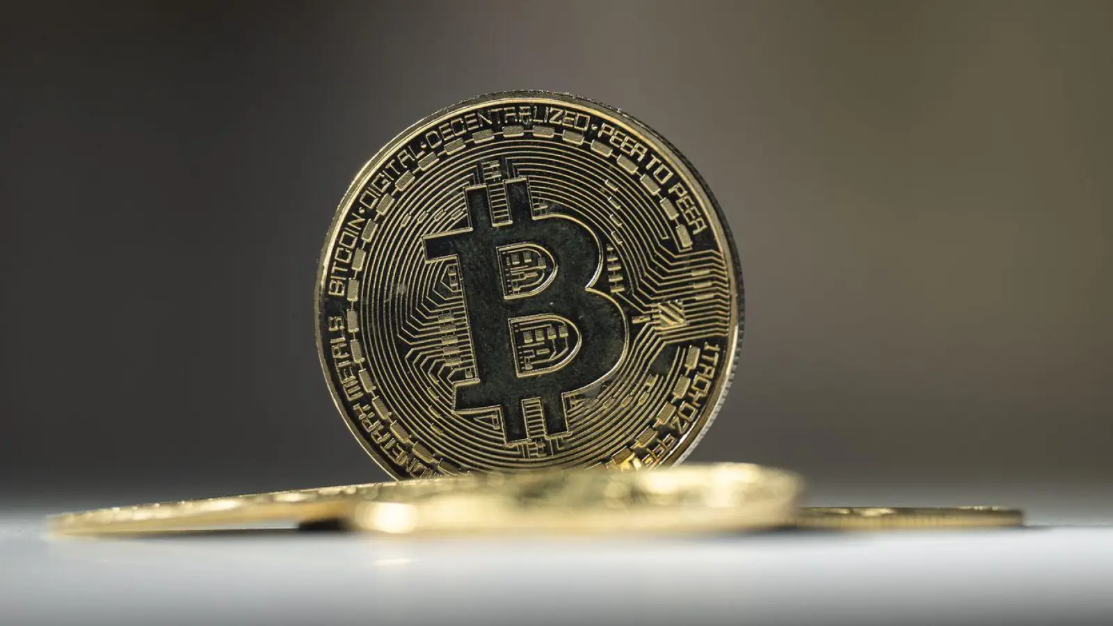 Der Bitcoin hat sich wieder erholt. (Symbolbild) (Foto: Hannes P Albert/dpa)