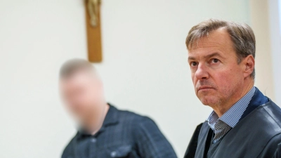Der Angeklagte will nichts von den Verletzungen des Opfers gewusst haben. (Foto: Andreas Arnold/dpa)