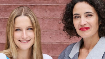 Die US-Regierung hat ein Einreiseverbot gegen die beiden HateAid-Geschäftsführerinnen Josephine Ballon (links) und Anna-Lena von Hodenberg wegen angeblicher Zensur amerikanischer Online-Plattformen verhängt. (Archivbild) (Foto: Sven Serkis/HateAid/dpa)