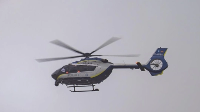 Bei der Suche nach einer Frau aus Neustadt/Aisch ist auch ein Polizeihubschrauber im Einsatz (Foto: Mirko Fryska)