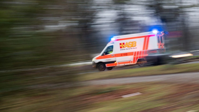 Zu einem Zusammenstoß zwischen zwei Autos ist es am Mittwoch bei Ornbau gekommen. (Foto: Julian Stratenschulte/dpa)