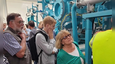 Vor geraumer Zeit hatten Uffenheimer Stadträte und Vertreter der Verwaltung in Wunsiedel die dortige Wasserstoff-Produktion besichtigt. Jenes Projekt dient gewissermaßen als Vorbild. (Foto: Bernhard Schurz)