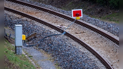 Wer kann Hinweise geben? (Symbolbild) (Foto: Jens Büttner/dpa)
