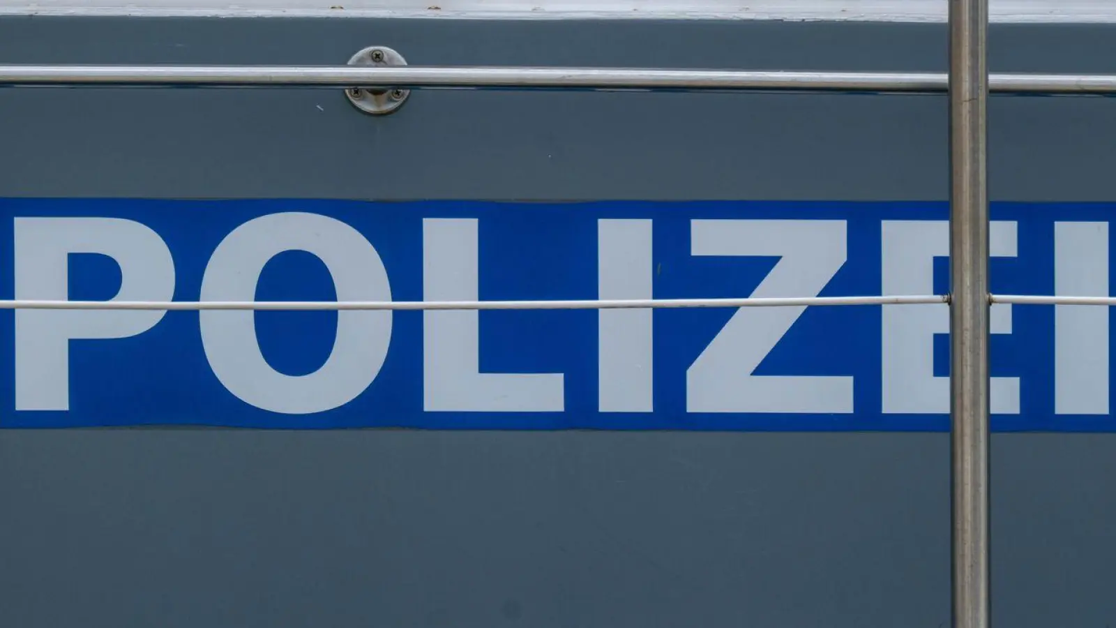 Die Wasserschutzpolizei war bei dem Unfall ebenfalls vor Ort. (Symbolbild) (Foto: Stefan Sauer/dpa)