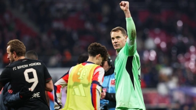 Bayern-Torwart Manuel Neuer jubelt über den nächsten Kantersieg. (Foto: Jan Woitas/dpa)