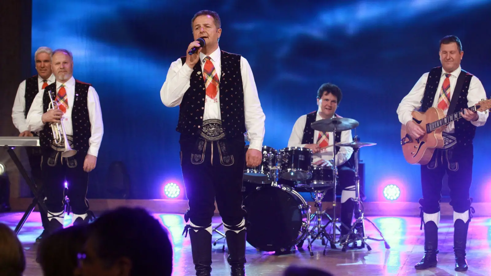 Norbert Rier (Mitte) muss sich von einer OP erholen - und wir zeitweise ersetzt. (Archivbild) (Foto: Bodo Schackow/dpa)