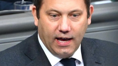 Klingbeil verteidigte seinen Etat.  (Foto: Elisa Schu/dpa)