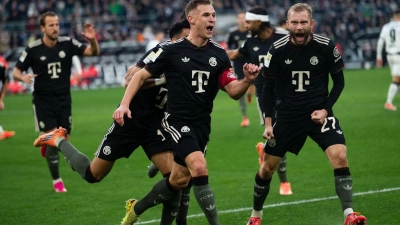 Josuha Kimmich (M) brachte den FC Bayern in Führung. (Foto: Marius Becker/dpa)