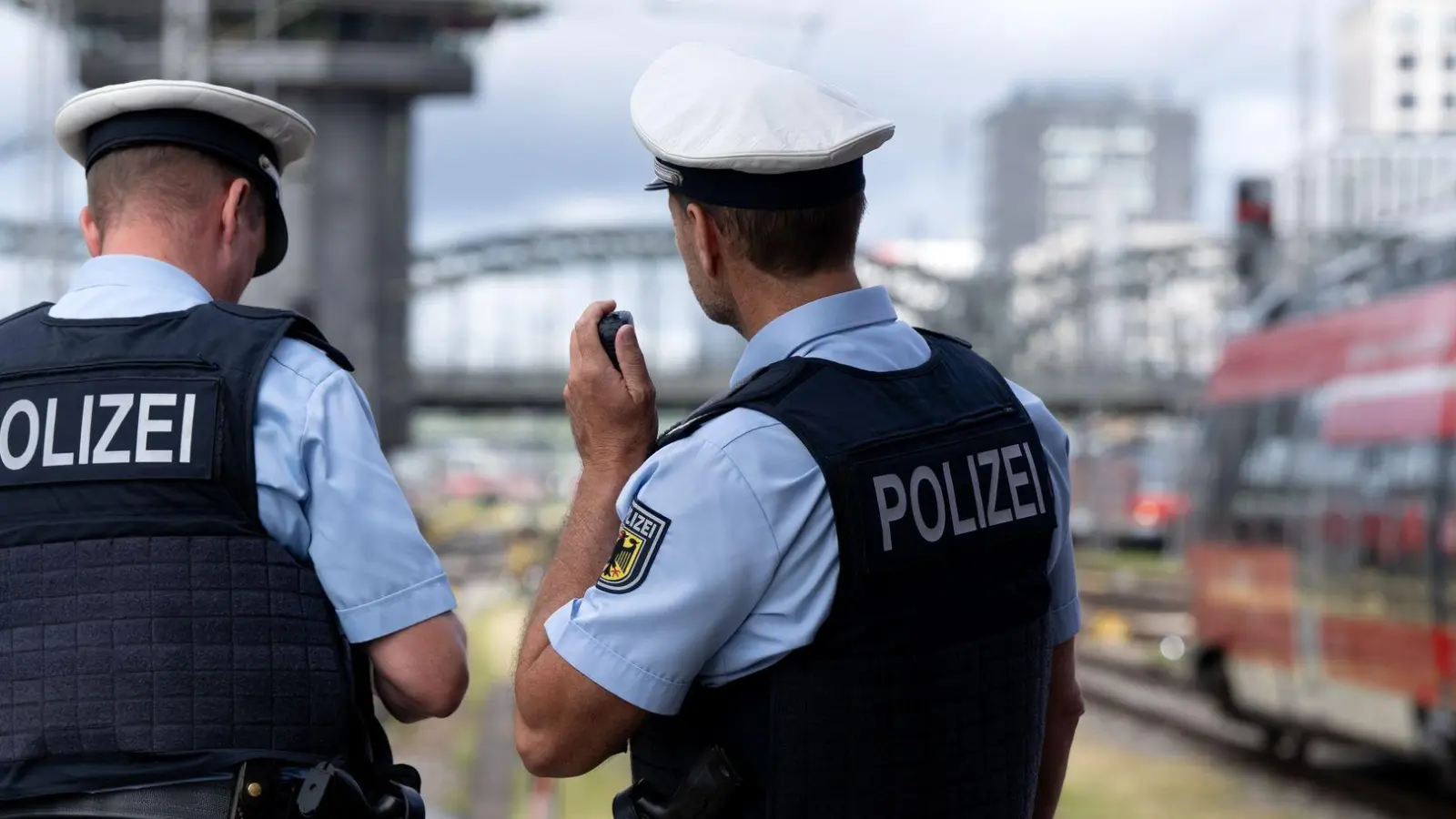 Wegen Menschen auf oder an Bahnwagen war die Bundespolizei am Sonntag mehrmals im Einsatz. (Symbolbild) (Foto: Sven Hoppe/dpa)