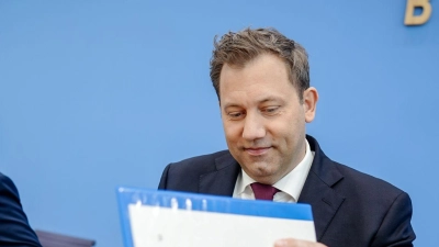 Finanzminister Klingbeil stellt seine Etatpläne in Berlin vor.  (Foto: Kay Nietfeld/dpa)