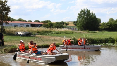 Für das Rennen der Boote wurde der Weiher eigens ausgebaggert. (Foto: Rainer Fritsch)