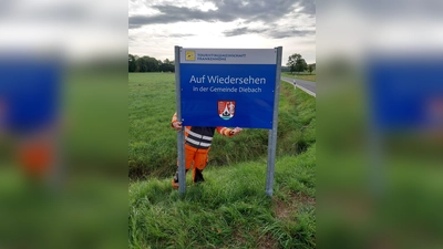 Der Diebacher Gemeindeteil Bellershausen hat ein neues Schild am Ortsende bekommen.<br> (Foto: Andreas Schott)