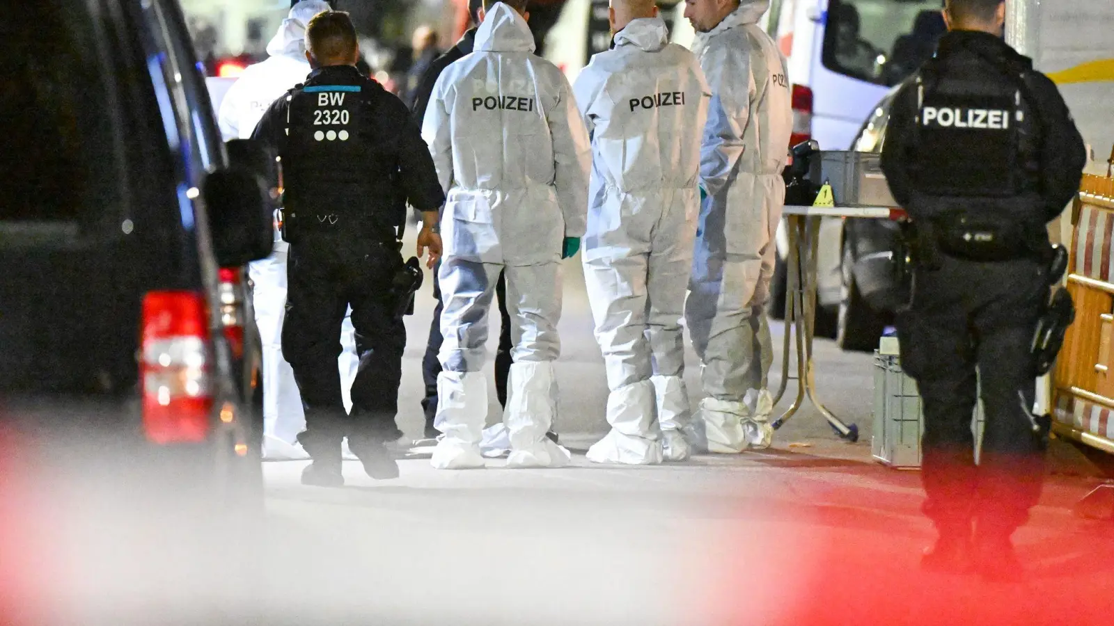 Ein junger Mann muss wegen Mordes mehrere Jahre in Haft. (Foto-Archiv) (Foto: Marius Bulling/dpa)